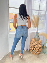 Load image into Gallery viewer, Ayla Jeans
